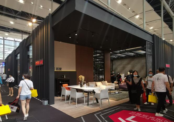 該如何設(shè)計(jì)搭建大型展臺(tái)？