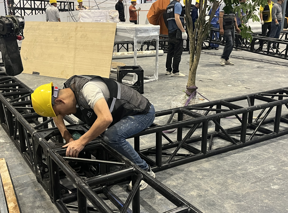 如何預(yù)防展臺(tái)坍塌？專業(yè)展覽展會(huì)搭建公司為您提供建議